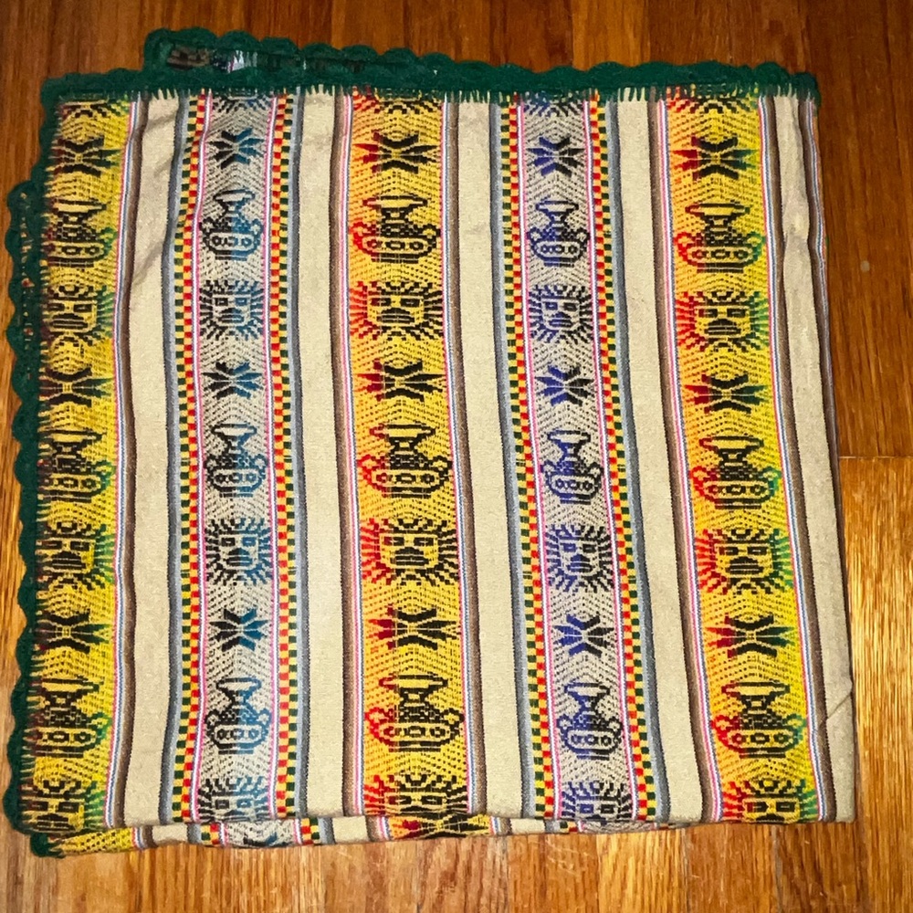Peruvian handmade blanket Aztec geometric pattern tan green border southwestern